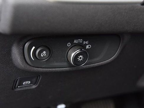 Used 2023 GMC Terrain SLE w/ Driver Convenience Package image 11