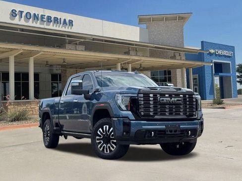 Used 2025 GMC Sierra 2500 Denali Ultimate AWD/4WD image 2