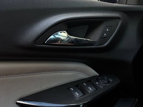 Used 2025 Chevrolet Trax LT w/ LT Convenience Package FWD image 19