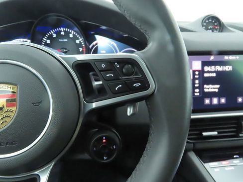 Used 2020 Porsche Cayenne image 12