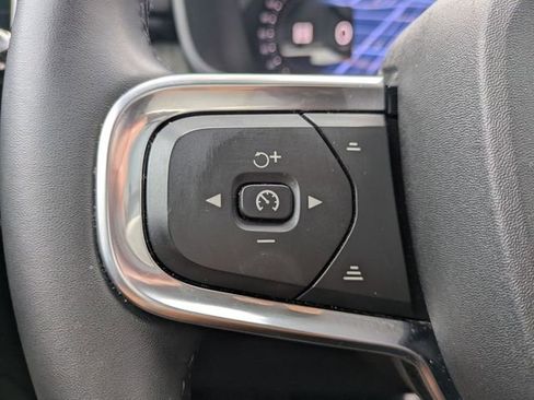 Certified 2025 Volvo XC40 B5 Plus w/ Climate Package AWD/4WD image 16