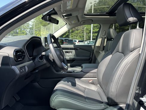 Used 2024 Honda Pilot Touring image 7