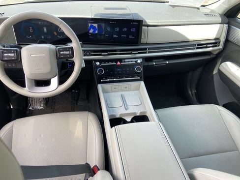 Used 2025 Hyundai Santa Fe SEL FWD image 15