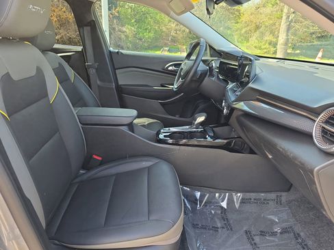 Used 2025 Chevrolet Trax ACTIV w/ Driver Confidence Package image 10