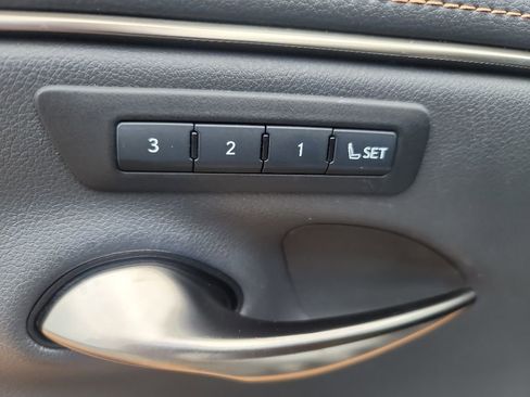 Used 2022 Lexus ES 350 w/ Premium Package FWD image 10