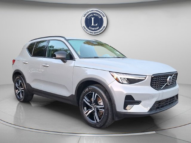 Certified 2024 Volvo XC40 B5 Core AWD/4WD image 5