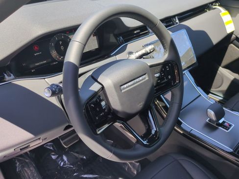 New 2026 Land Rover Range Rover Evoque Dynamic SE AWD/4WD image 17