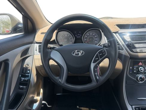 Used 2015 Hyundai Elantra SE FWD image 13