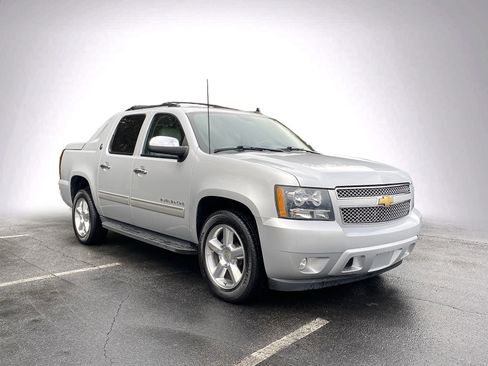 Used 2013 Chevrolet Avalanche LT w/ All-Star Edition image 2