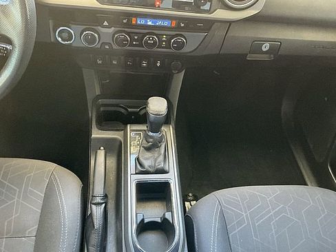 Used 2017 Toyota Tacoma TRD Off-Road image 25