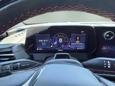 Used 2024 Chevrolet Traverse RS FWD image 15