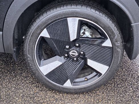 Used 2025 Nissan Kicks SR image 8