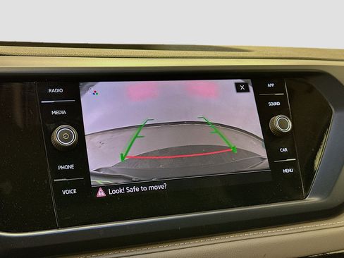 Used 2024 Volkswagen Taos SE w/ Panoramic Sunroof Package image 23