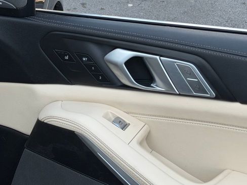 Used 2021 BMW X7 xDrive40i w/ Premium Package image 39