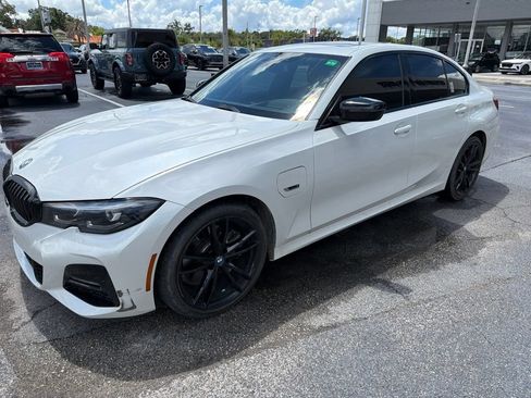 Used 2022 BMW 330e xDrive w/ M Sport Package AWD/4WD image 4