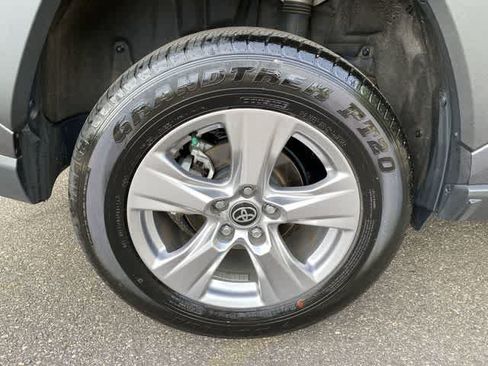 Used 2025 Toyota RAV4 XLE AWD/4WD image 16