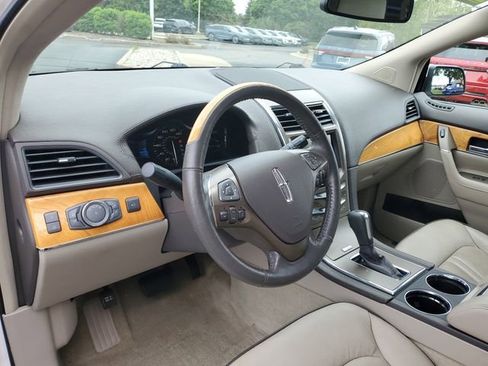Used 2015 Lincoln MKX FWD w/ Equipment Group 101A image 12