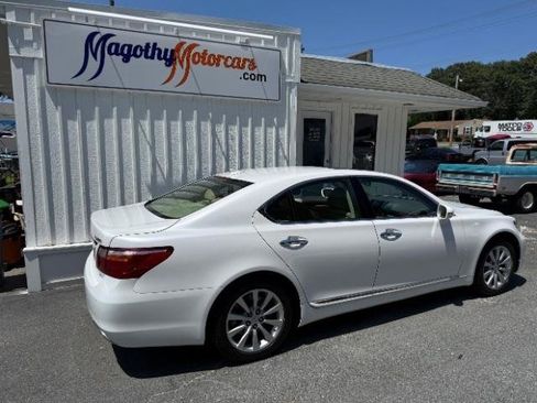 Used 2010 Lexus LS 460 AWD w/ Comfort Pkg image 3
