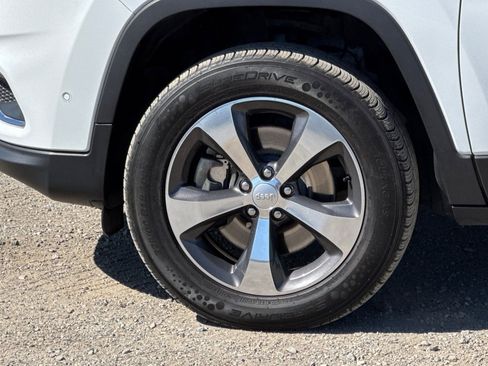 Used 2019 Jeep Cherokee Limited w/ Luxury Group AWD/4WD image 33