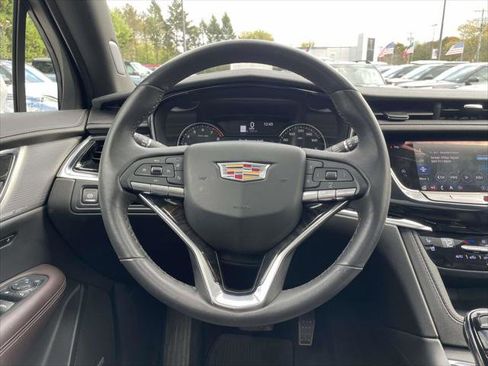 Used 2023 Cadillac XT6 Premium Luxury image 19