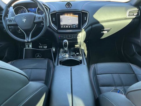 Used 2018 Maserati Ghibli GranSport image 12