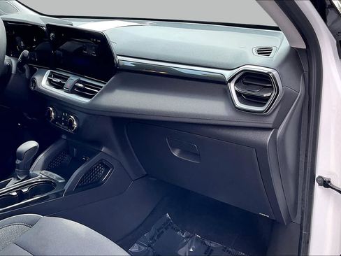 Used 2025 Chevrolet TrailBlazer LS w/ LS Convenience Package FWD image 16
