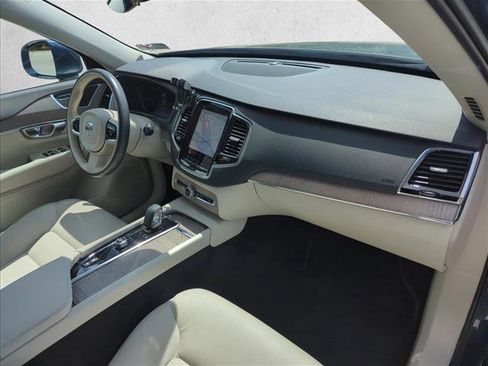 Used 2024 Volvo XC90 B5 Plus AWD/4WD image 22