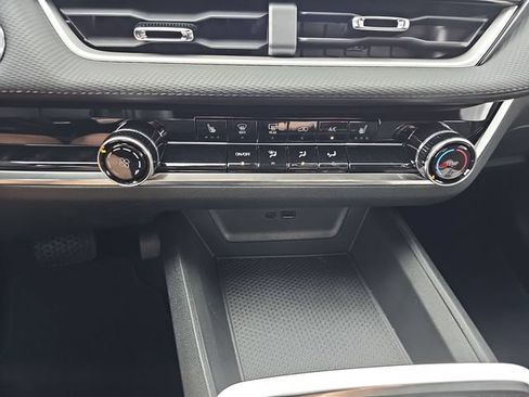 New 2026 Chevrolet Equinox LT w/ Safety and Technology Package AWD/4WD image 18