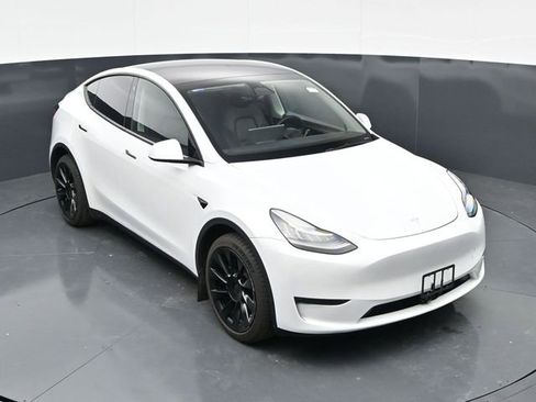 Used 2023 Tesla Model Y Long Range AWD/4WD image 27