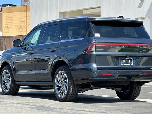 New 2026 Lincoln Navigator Reserve AWD/4WD image 5