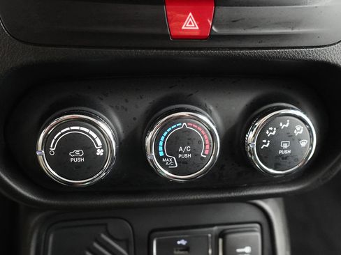 Used 2016 Jeep Renegade Sport w/ Power & Air Group FWD image 24