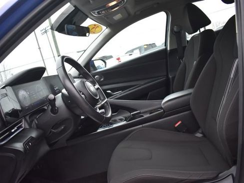 Used 2025 Hyundai Elantra SEL FWD image 19