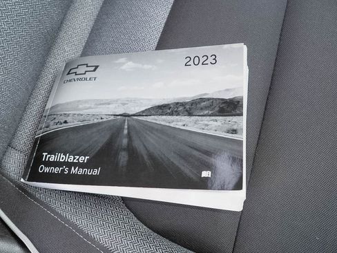 Certified 2023 Chevrolet TrailBlazer LT w/ Convenience Package FWD image 40