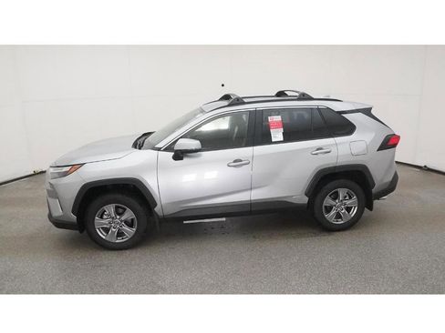 Used 2025 Toyota RAV4 XLE image 3