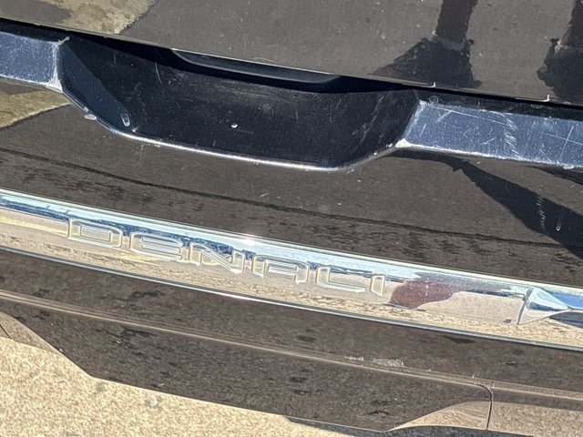Used 2023 GMC Acadia Denali FWD image 6