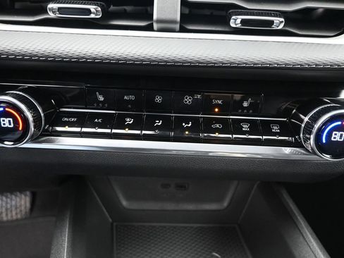 New 2026 Chevrolet Equinox LT w/ Convenience Package II image 18