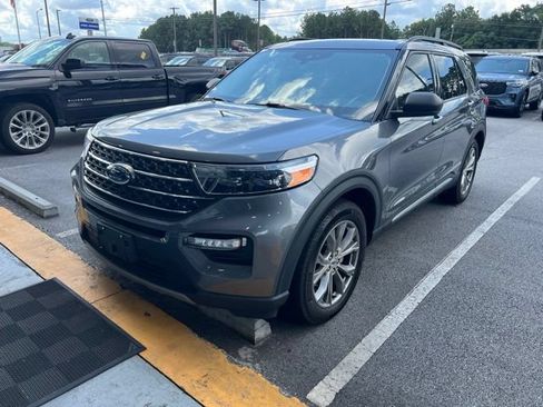 Certified 2022 Ford Explorer XLT w/ Equipment Group 202A RWD image 2