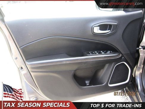 Used 2017 Jeep Compass Latitude w/ Popular Equipment Group AWD/4WD image 17