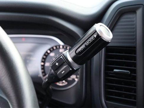 Certified 2024 Nissan Titan SV w/ SV Convenience Package image 17