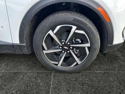 New 2026 Chevrolet Equinox EV LT image 9