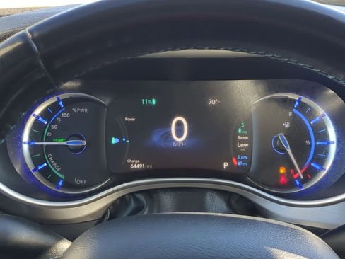 Used 2021 Chrysler Pacifica Touring-L image 20