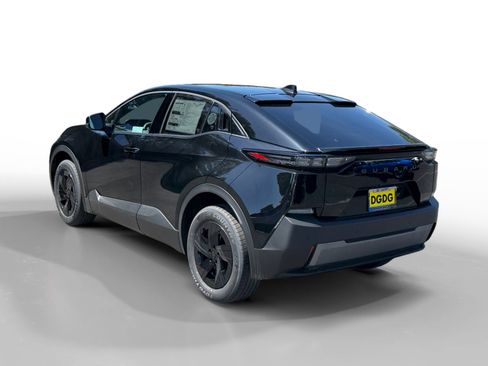 New 2026 Subaru Uncharted Premium FWD image 3