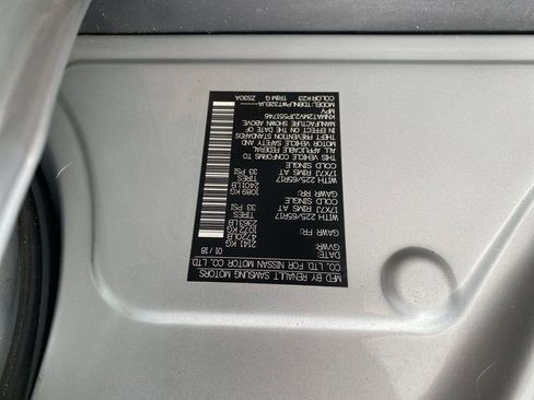 Used 2018 Nissan Rogue S image 25