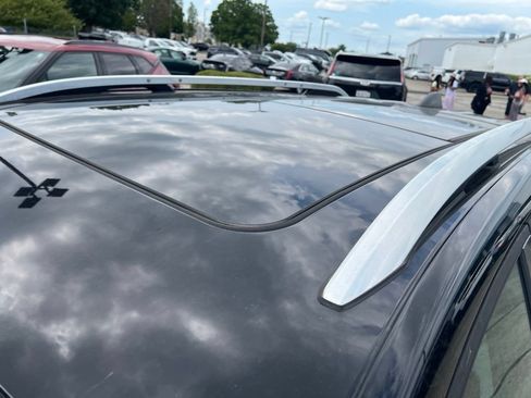 Used 2018 Chevrolet Equinox LT w/ Sun & Infotainment Package FWD image 2