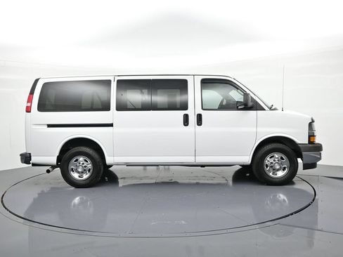 Used 2018 Chevrolet Express 3500 LT w/ LT Preferred Equipment Group RWD image 5