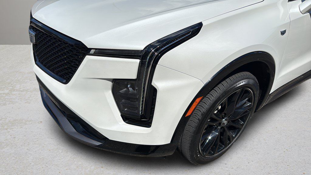 Certified 2025 Cadillac XT4 Sport w/ LPO, Onyx Lite Package AWD/4WD image 9
