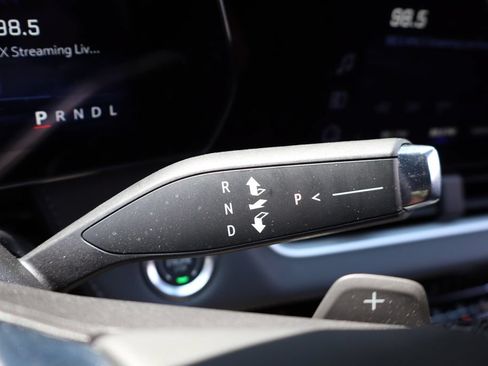 Used 2025 Chevrolet Equinox LT FWD image 16