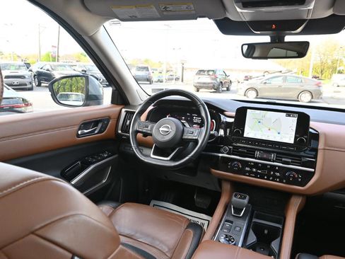 Used 2023 Nissan Pathfinder Platinum AWD/4WD image 22