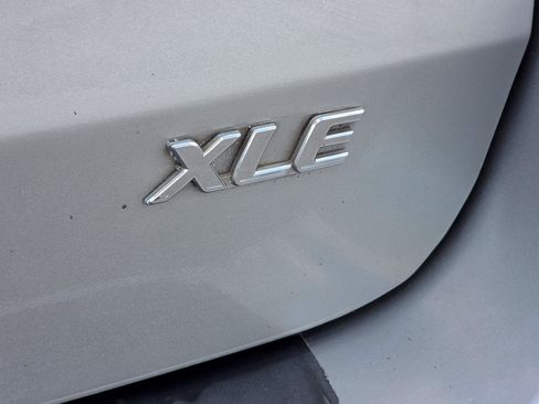 Used 2017 Toyota Sienna XLE Premium FWD image 5