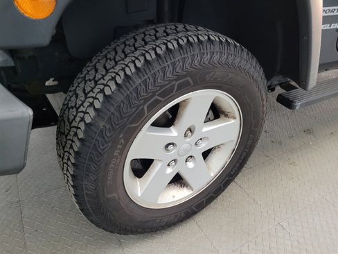 Used 2017 Jeep Wrangler Sport w/ Quick Order Package 24S AWD/4WD image 31